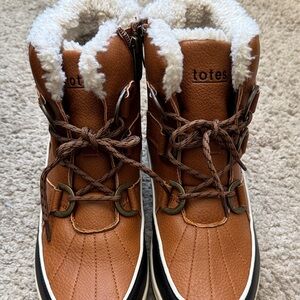 Totes Women's Tan Winter Boots with White Lining